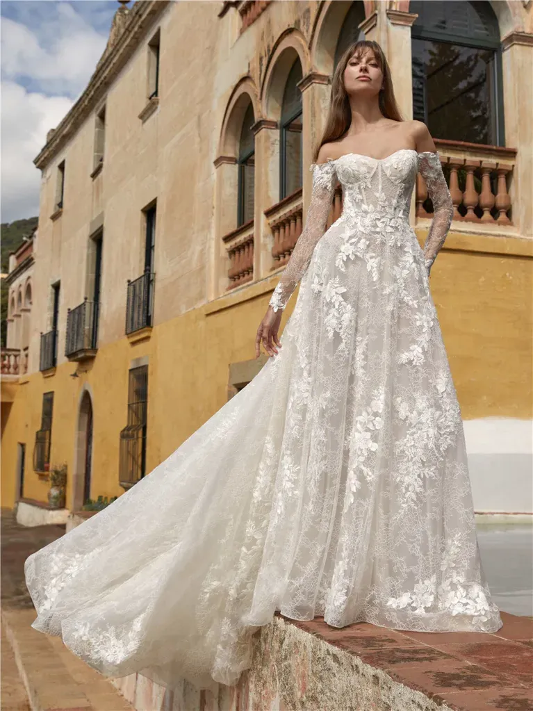 robe de mariée trapèze manches longues épaules dénudées dentelle et tulle eulaly nicole milano marseille