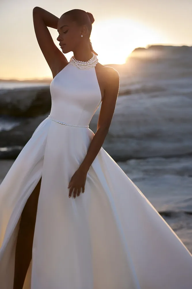 robe de mariée trapèze à fente dos nu collier perles oneiro eva lendel marseille