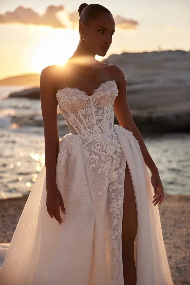 robe de mariée trapèze bustier coeur et jupe à fente reya eva lendel marseille