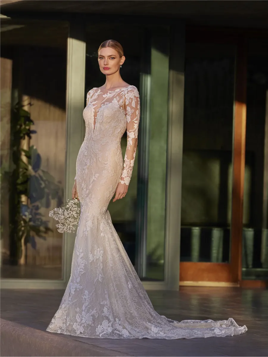 Robe de mariée coupe sirène avec décolleté cœur manches longues ila pronovias marseille