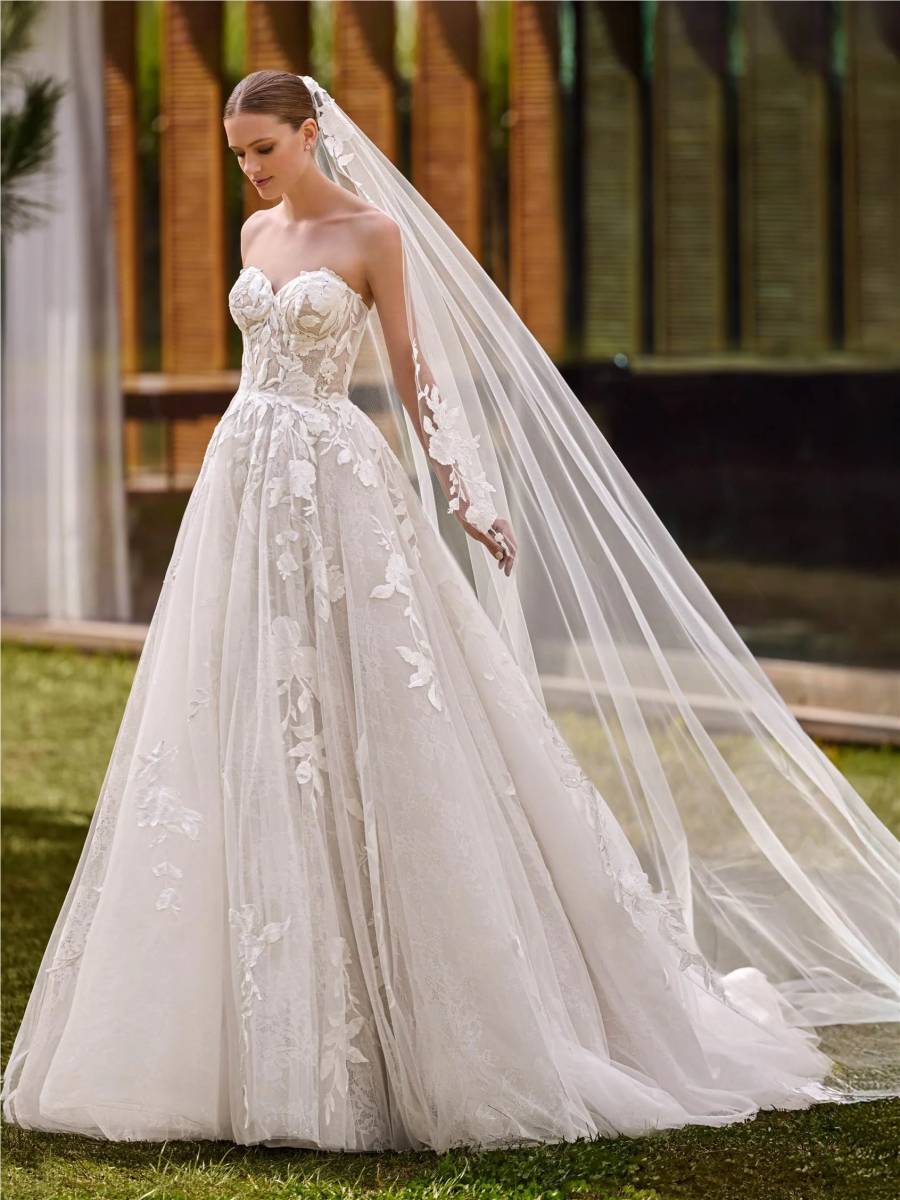 Robe de mariée princesse avec décolleté en cœur