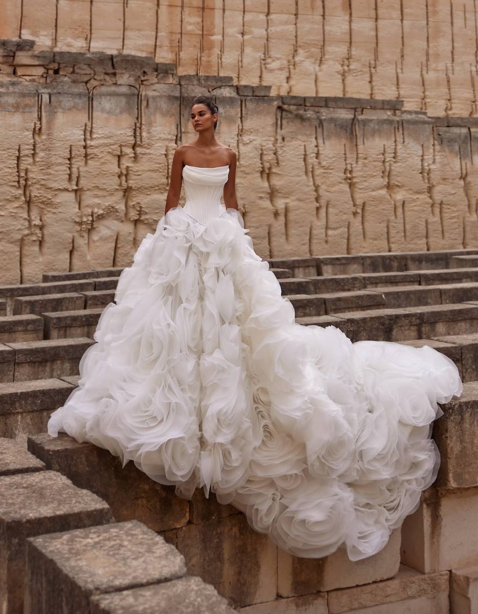 Robe de Mariée Princesse Avignon — Le Volume qui Prend Vie en Provence