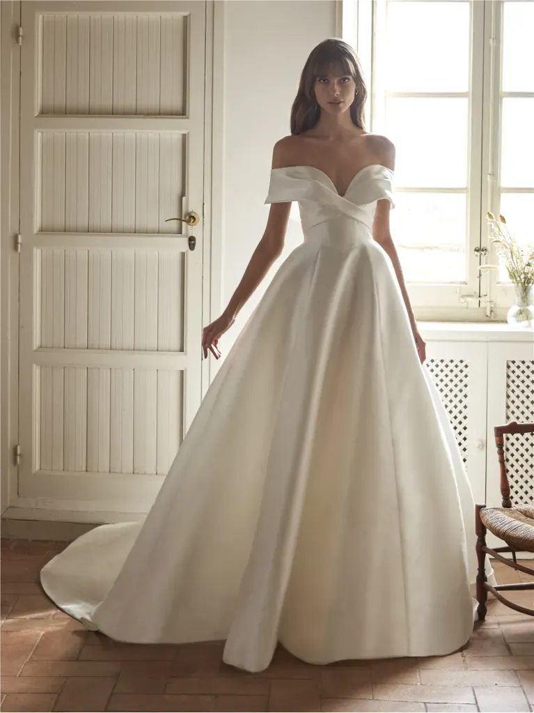 robe de mariée princesse mikado bustier coeur sans manches iriscent nicole milano marseille