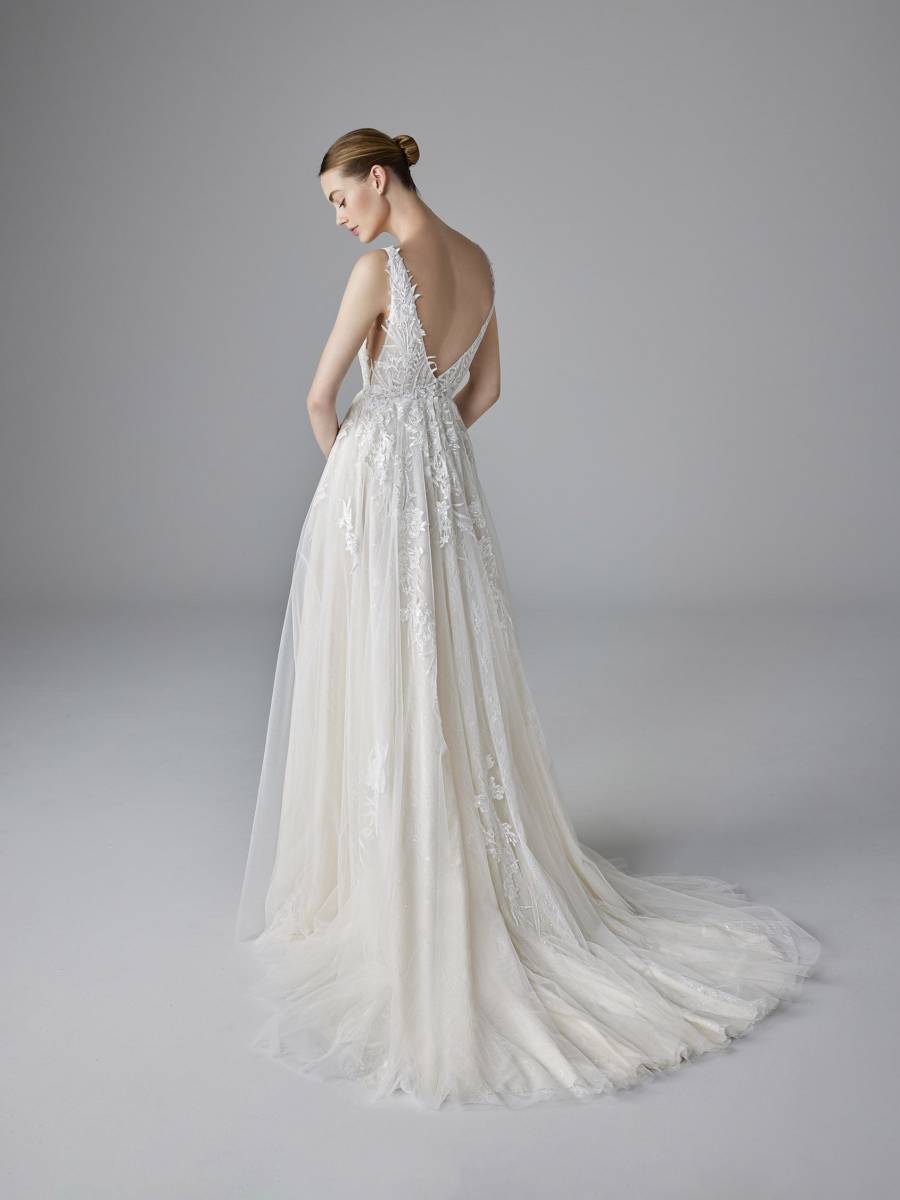 robe de mariée  tulle et dentelle forme princesse bohème lucie pronovias marseille