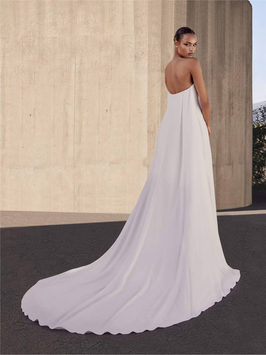 Robe de mariée coupe sirène avec décolleté bustier en crêpe marjoram pronovias marseille