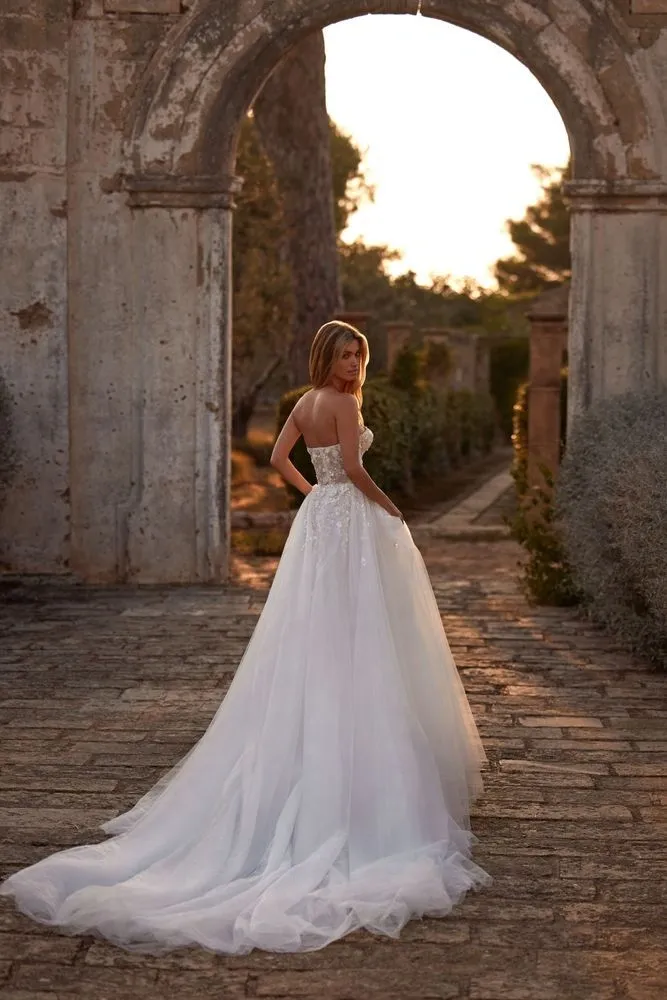 Robe Damaris Milla Nova fleurs 3D sculptées et maxi jupe princesses