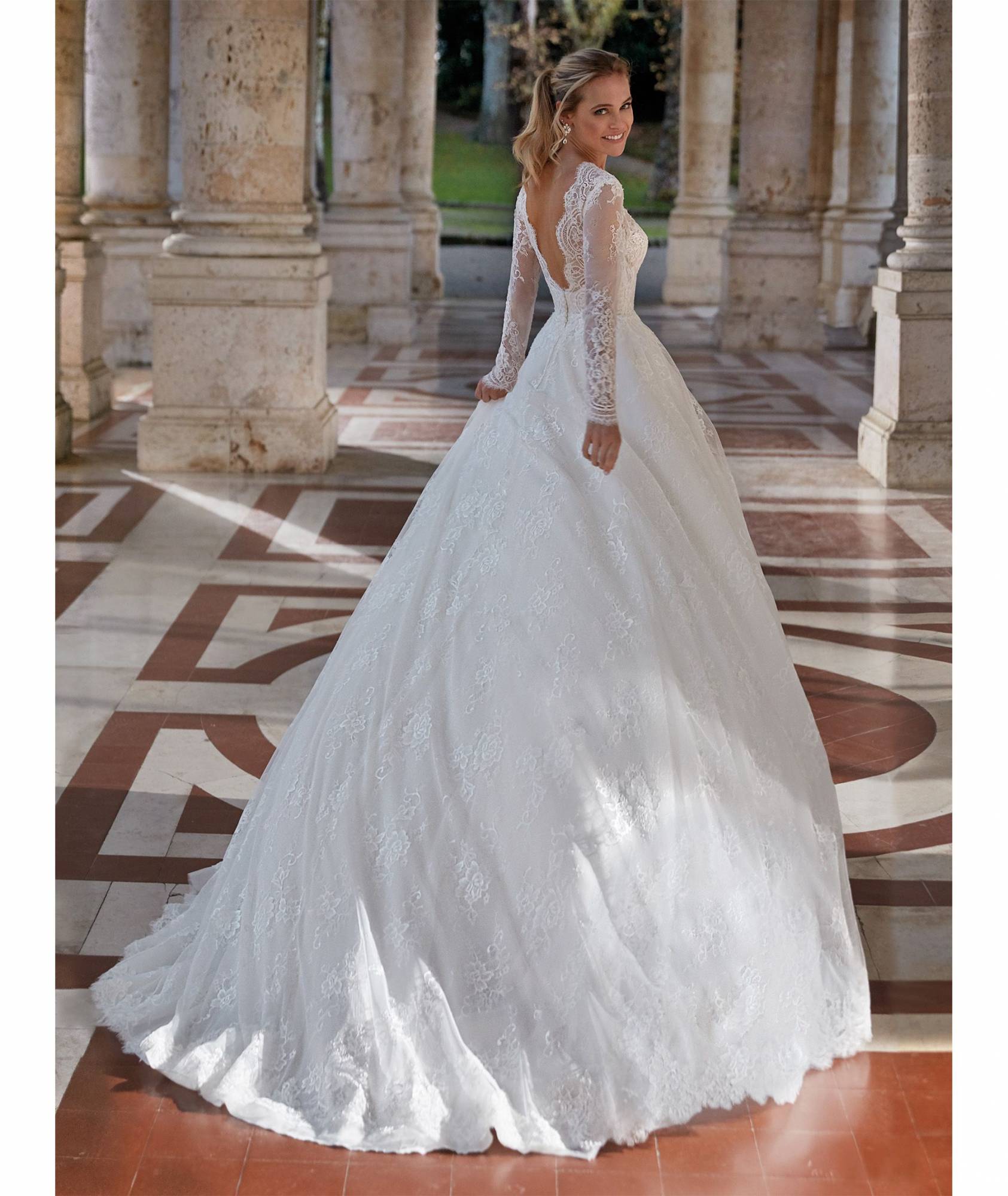 ROBE DE MARIEE MANCHES LONGUES ROMANTIQUE A MARSEILLE CENTRE VILLE