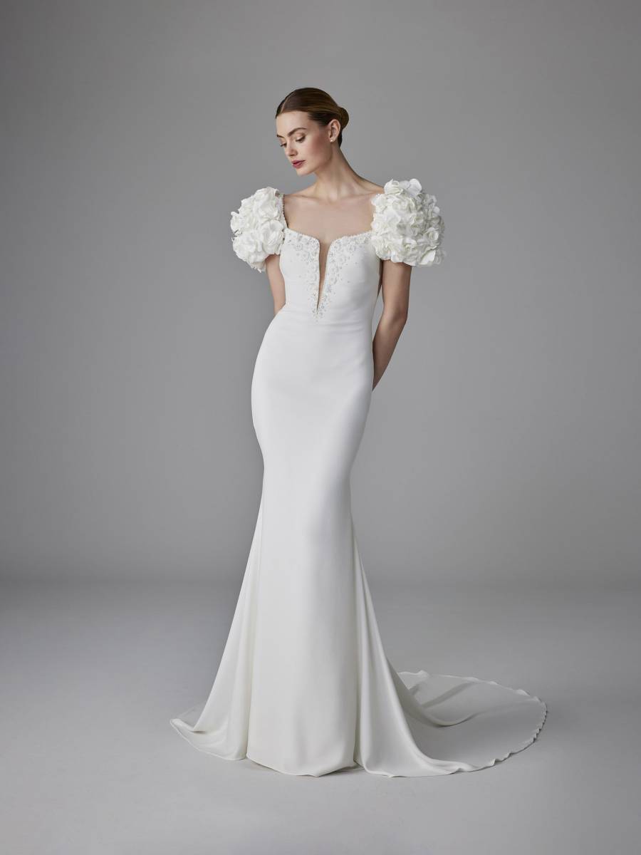 Découvrez la robe de mariée Noemie, avec sa forme sirène et ses détails en tulle raffinés près d'Aubagne