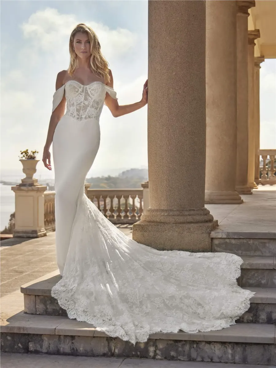 essayez votre robe de mariée dans notre atelier et bénéficiez de retouches sur-mesure