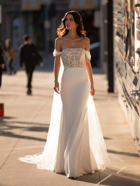 Couturières professionnelles de robe de mariée dans nos ateliers sur place à Marseille au bvd de Friedland 13006