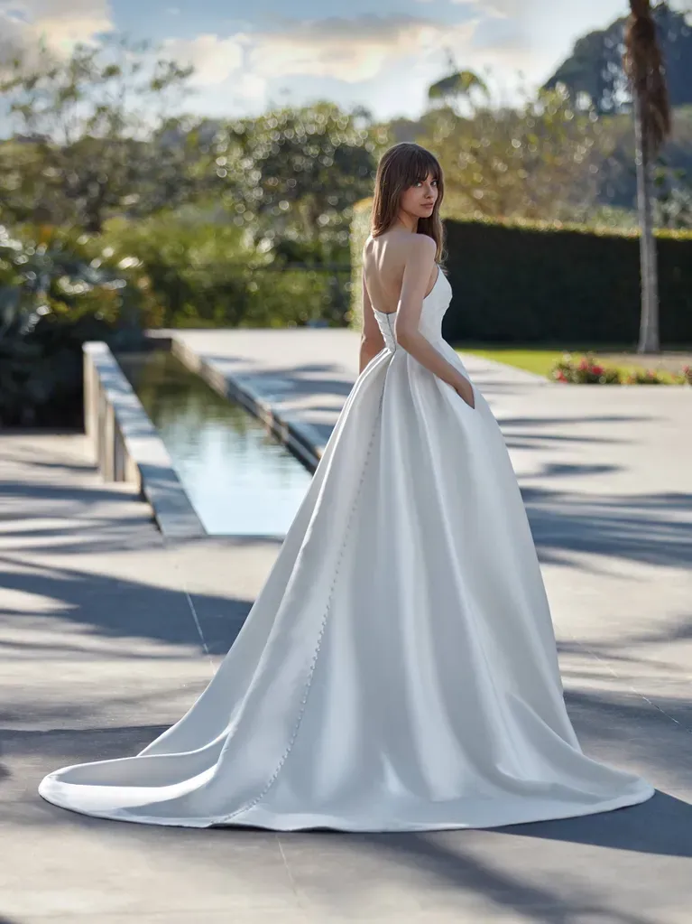 robe de mariée princesse en mikado drapé décolleté coeur bustier nuance nicole milano marseille