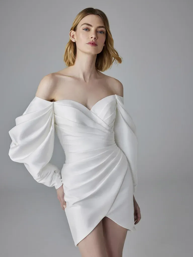 Succomber au charme de la robe de mariée Quinn modèle court pour un mariage civil chic et élégant tissu mikado à Marseille