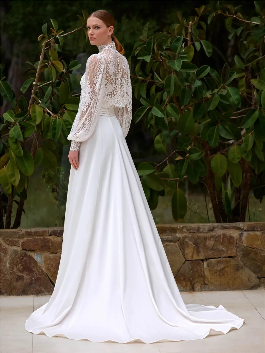 Robe de mariée, fourreau en satin, marque Pronovias, son boléro, dentelle en grande taille