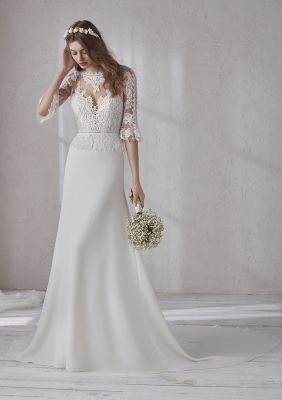 Sonia B. -  Acheter une robe de mariée de créateur bustier en dentelle forme princesse