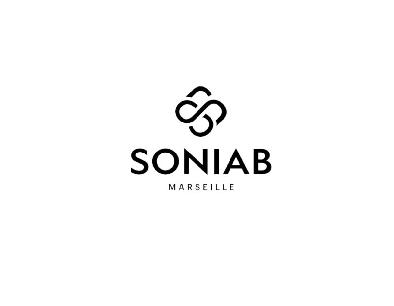 Sonia B. -  Robe de mariée sur mesure forme sirène dos nu en dentelle Pronovias