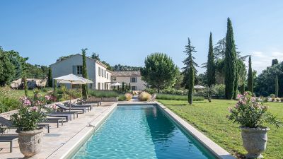 lieu de réception de mariage en provence DANS LES ALPILLES